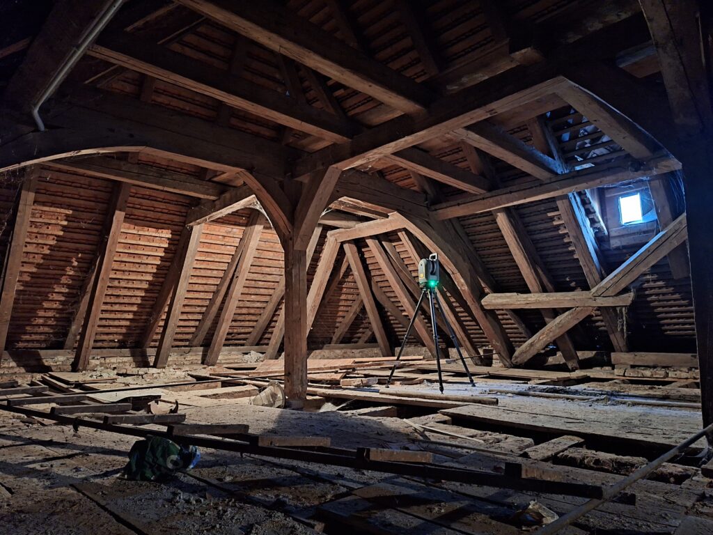 3D skenování domu s válcovou věží